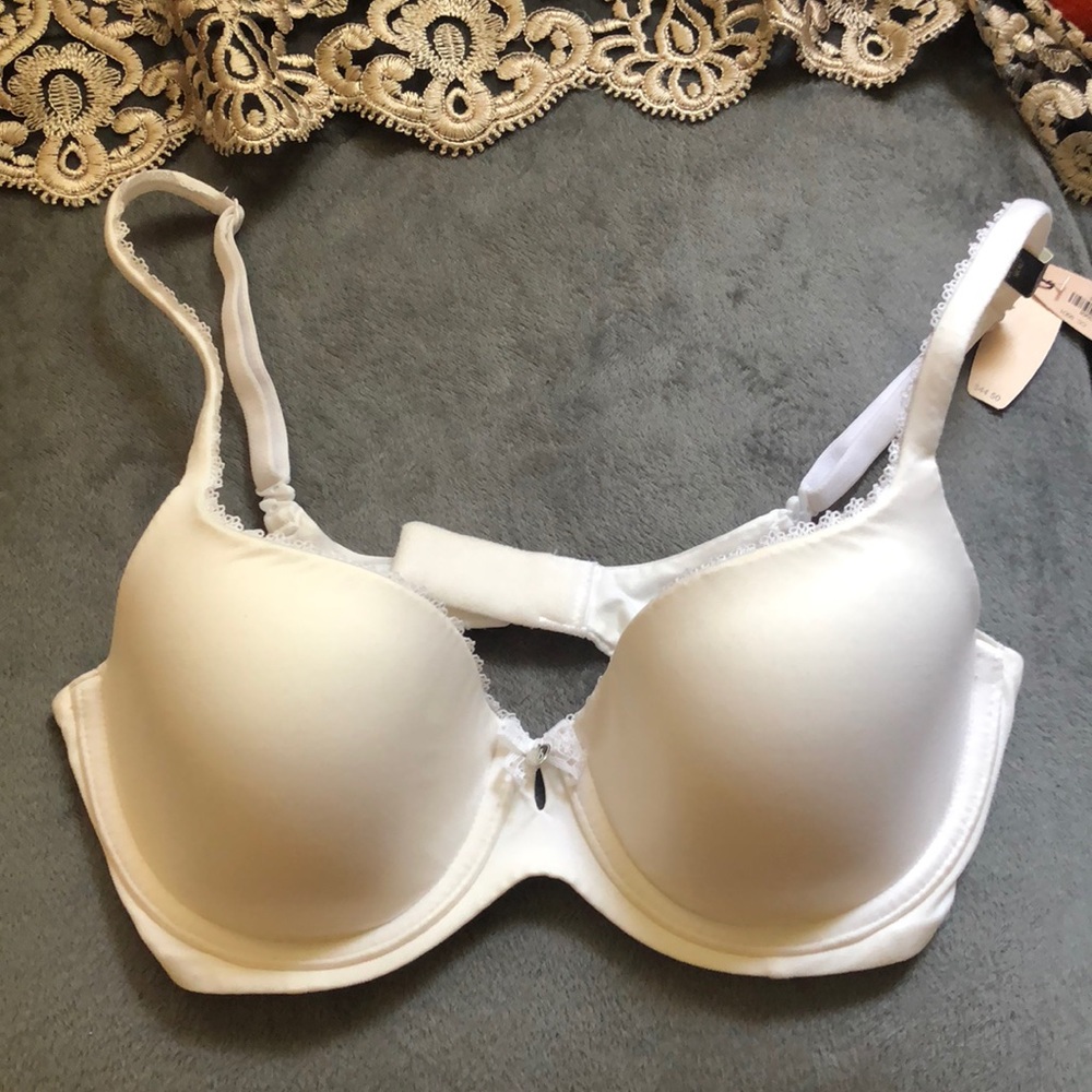 BNWT White Victoria’s Secret Bra
